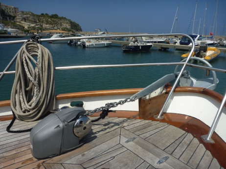 Big Rocna anchor with 10 mm chain on a 1500 w Quick windlass. Anchor in 30 M. Controls at three stations.